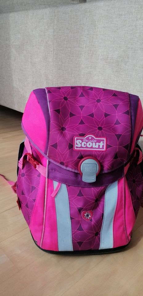 Schulranzen Scout Mädchen mit Sporttasche und Mäppchen in Wendeburg