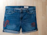 Jeansshorts, Shorts, Stickerei, etwas vintage, W32 Hessen - Marburg Vorschau