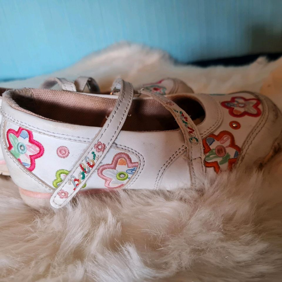 Schuhe - Gr. 27  - Ballerina mit Verschlusszeit in Eisingen