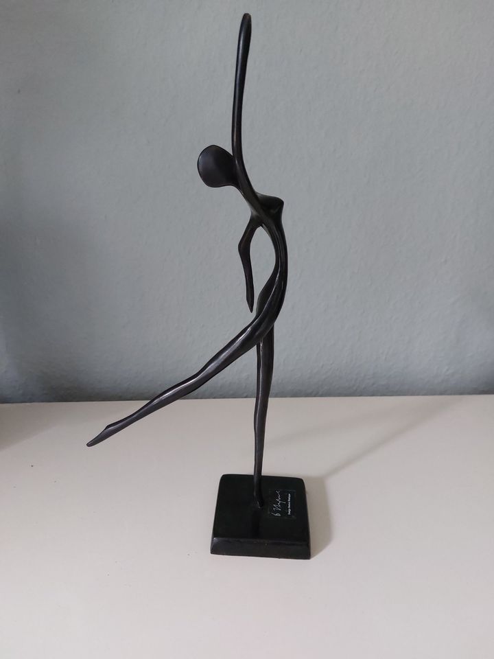 Schwarze Skulptur Tänzerin Bodrul Khalique für Ikea 80er Jahre in Oberursel (Taunus)