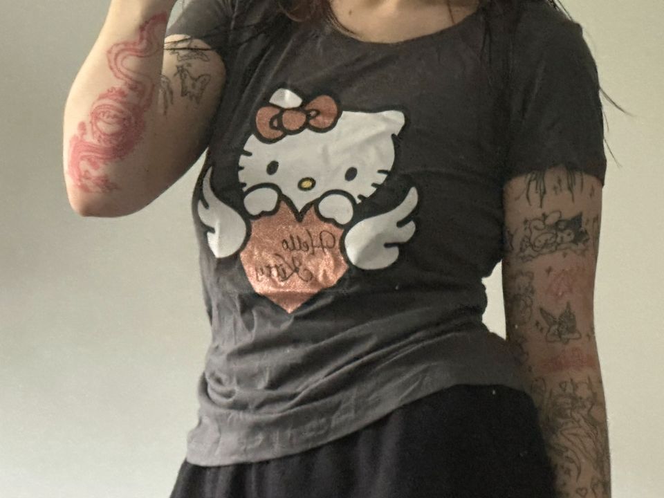 hello kitty shirt cute y2k in Hamm