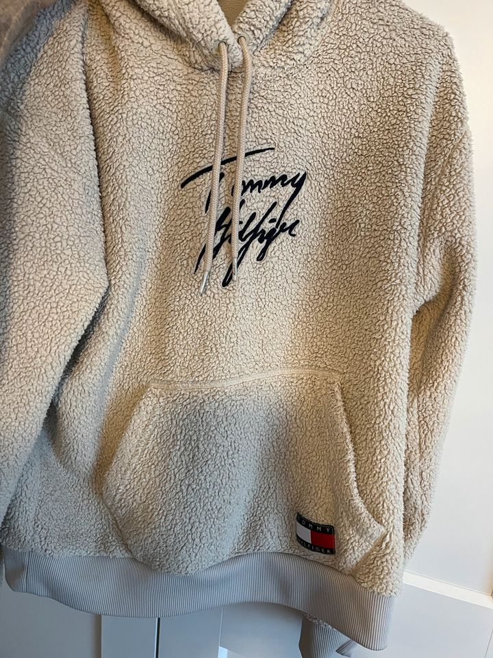 Tommy Hilfiger Teddypullover hoodie Fleece Pullover in Nordrhein-Westfalen  - Ascheberg | eBay Kleinanzeigen ist jetzt Kleinanzeigen