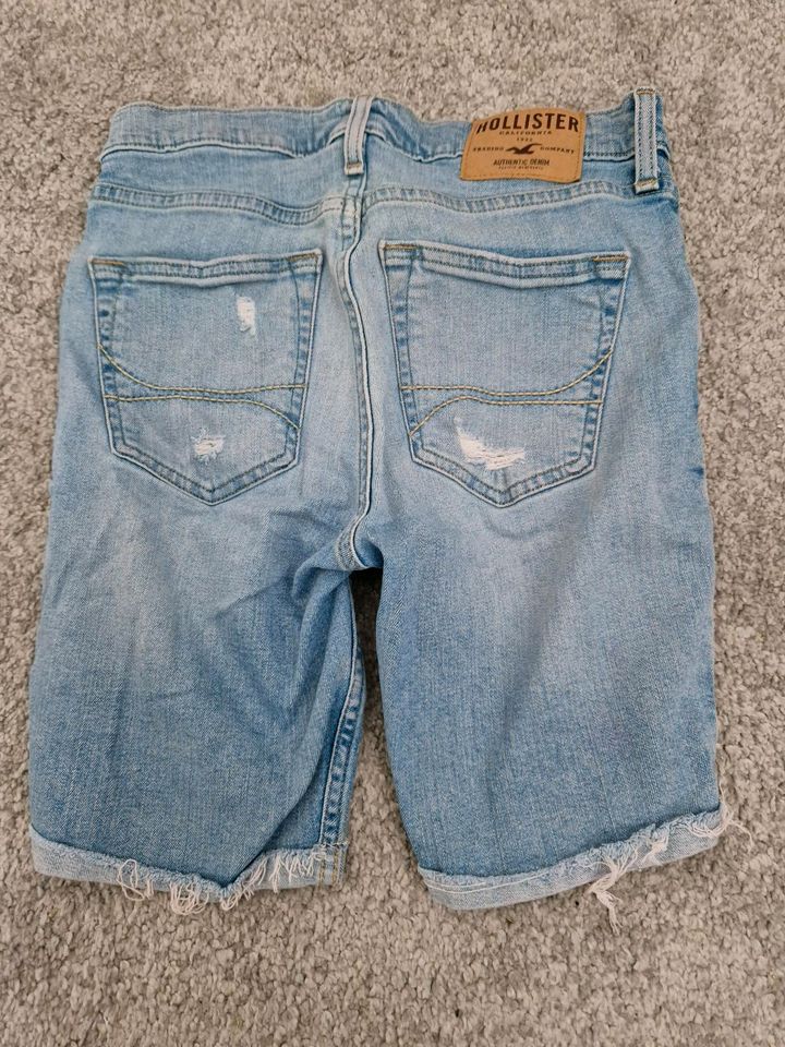 Hollister Jeans, kurz, Größe 28 in Essen