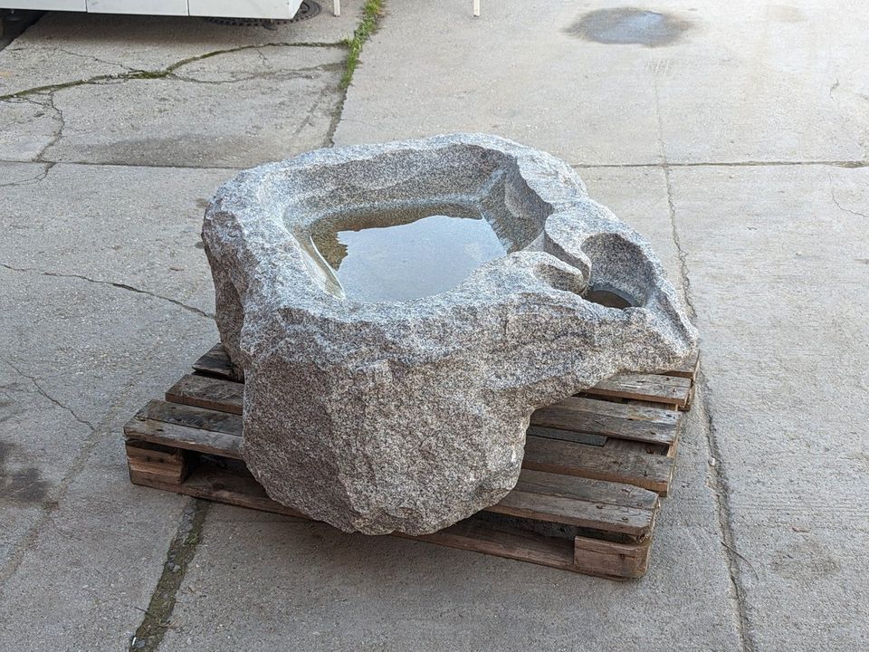 Granit Brunnen 900 kg Vogeltränke Vogelbad Naturstein Springbrunnen Bachlauf Gartenbrunnen Wasserbrunnen 900 kg in Leipzig