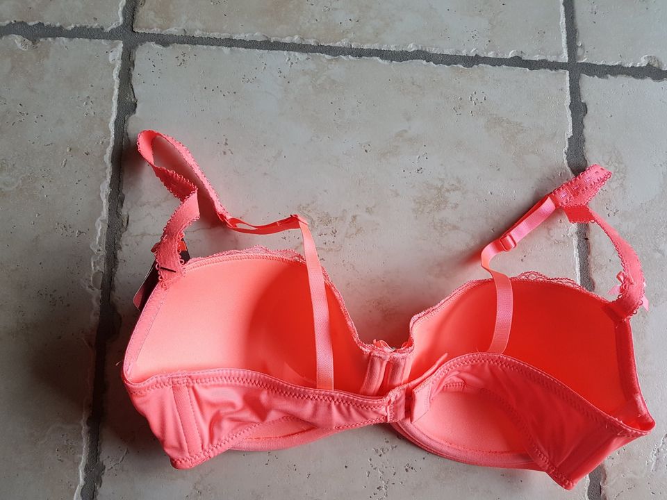 Hunkemöller Unterwäscheset pink BH/Slip/String in Bucha