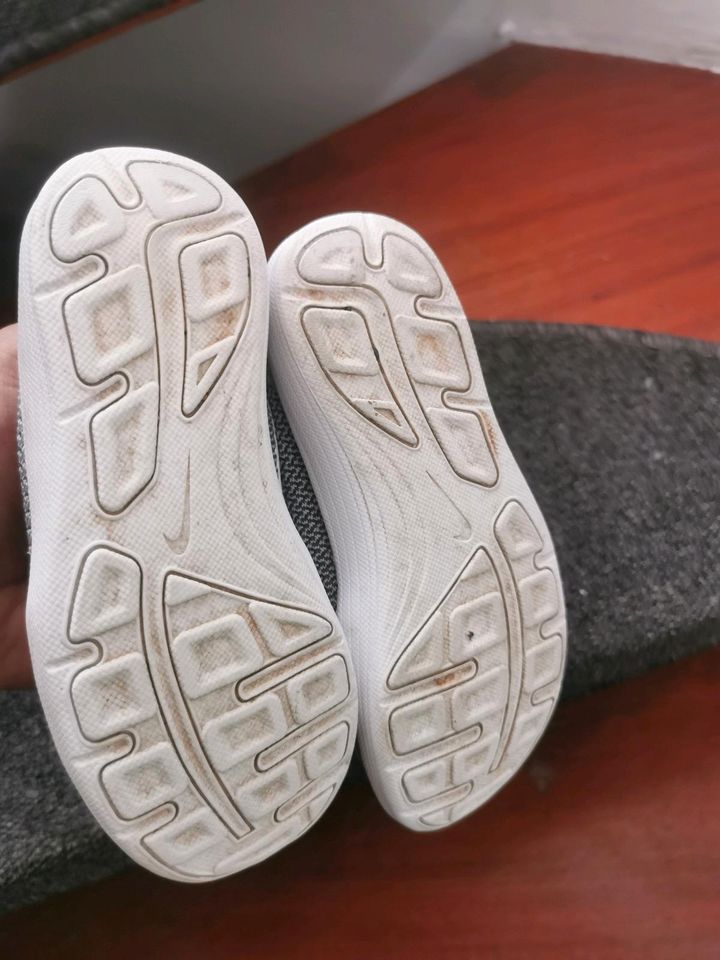 Nike Sneaker GR 27 Kinderschuhe Schuhe Turnschuhe in Marl
