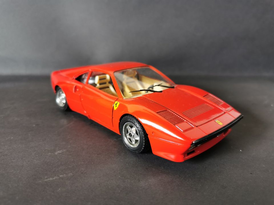 Modellauto Bburago Ferrari GTO (1984) in rot Maßstab 1:24 in Bamberg