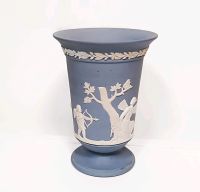 Vase Trompetenvase Cremefarbe Blau Jasperware von Wedgwood. Bayern - Germering Vorschau