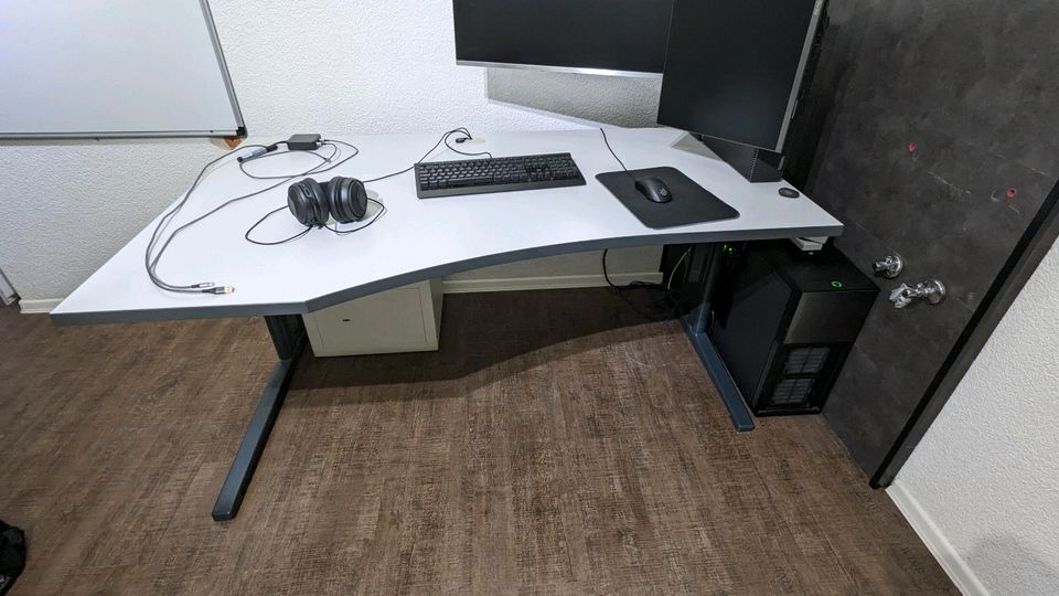 Weißer Schreibtisch mit 35km Anfahrt in Leimen
