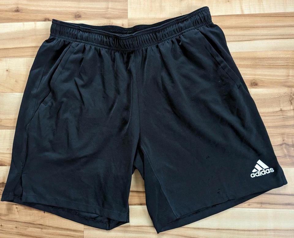 Sporthose kurz Adidas schwarz Herren GroBe XL in Sachsen Glauchau kleinanzeigen