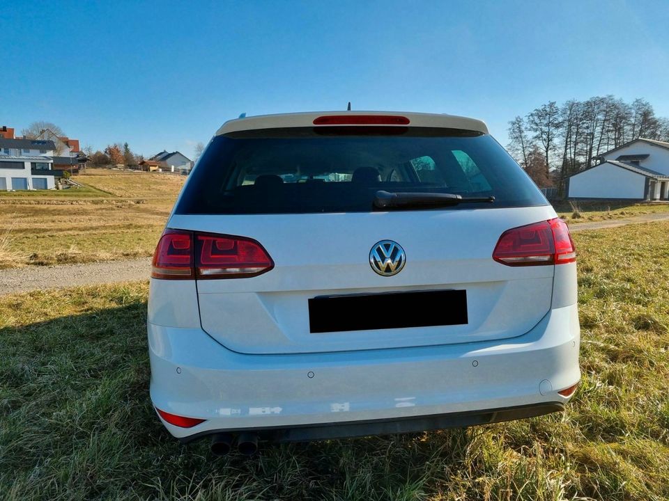 Volkswagen Golf VII Variant 2.0 TDI  Highline 150PS PDC SHZ in Vilsheim