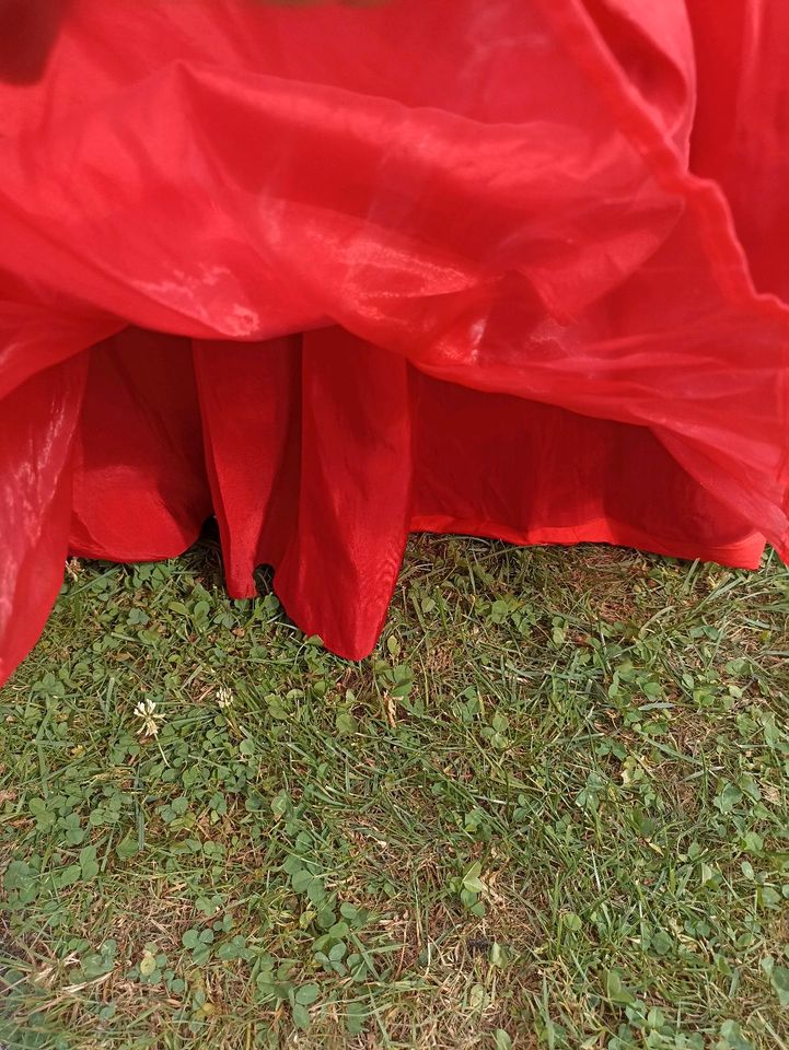 Rotes Kleid Brautkleid Partykleid Pailletten Schnürung in Berlin