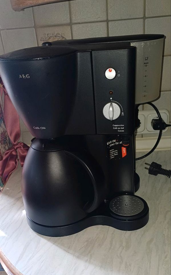 Kaffeeautomat, schwarze Kaffeemaschine, Filterkafffeeautomat in Traitsching