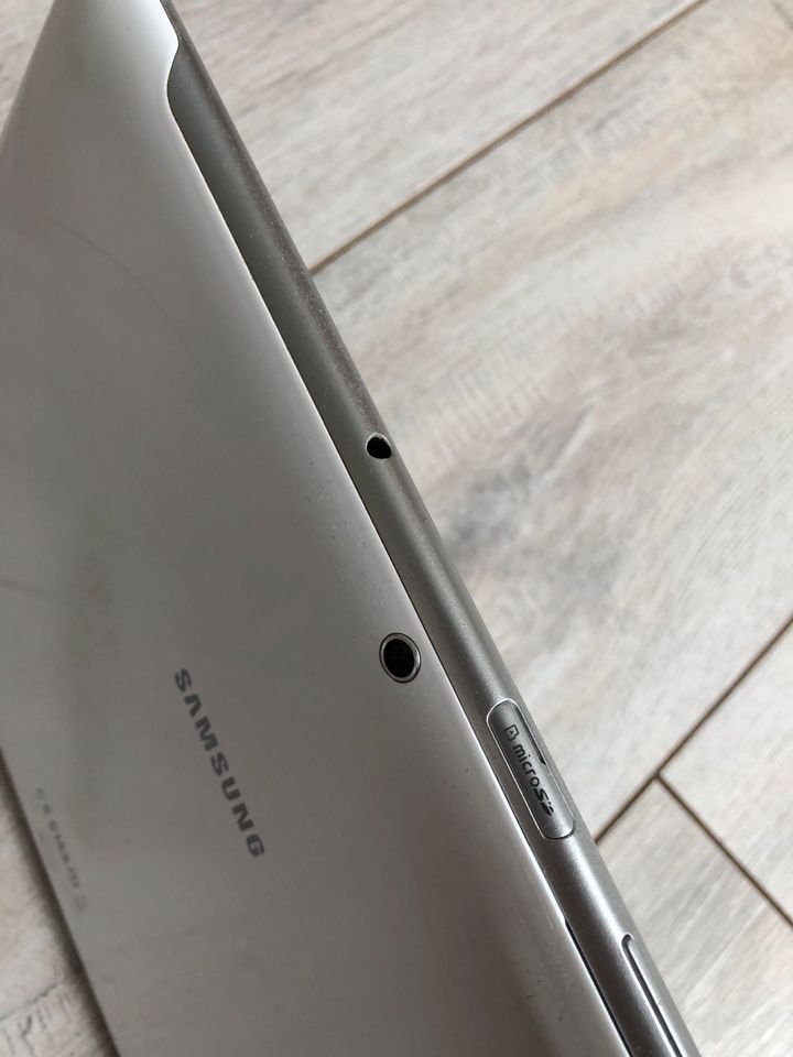 Samsung GT-P5110 Tablet mit Desktop Dock in Emmelsbüll-Horsbüll