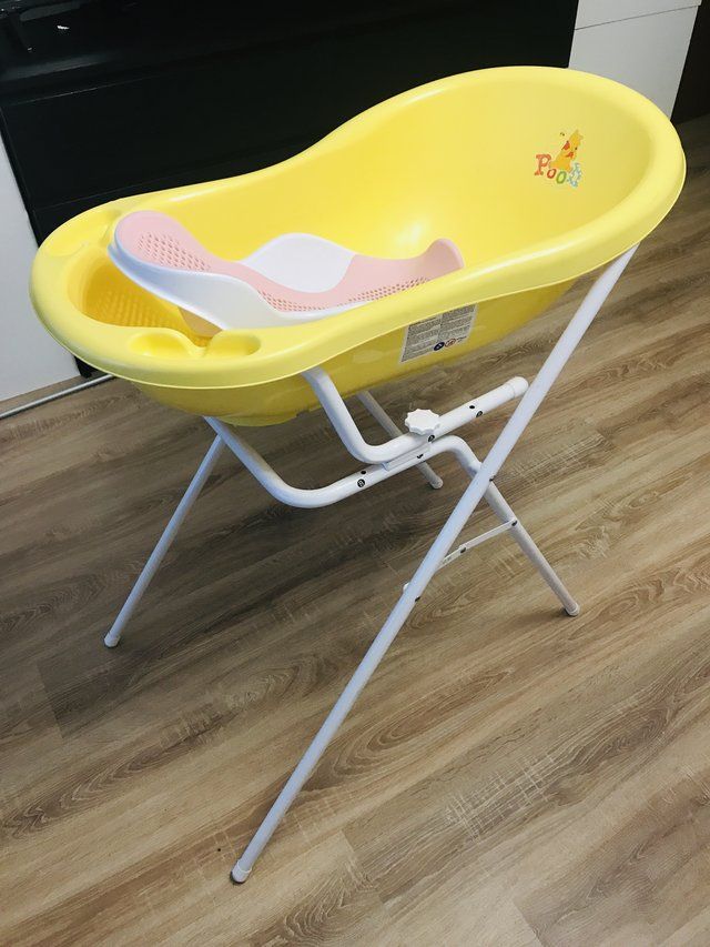 Baby bath tub with Stand and Seat in Leonberg