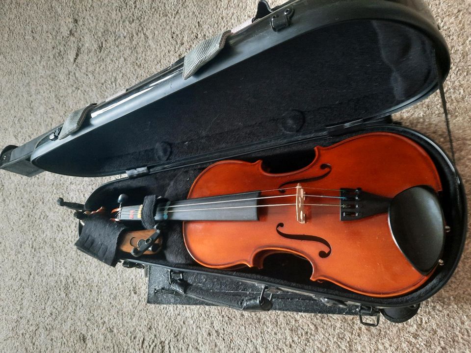 Ganze Geige mit Hardcasekoffer in Lübeck