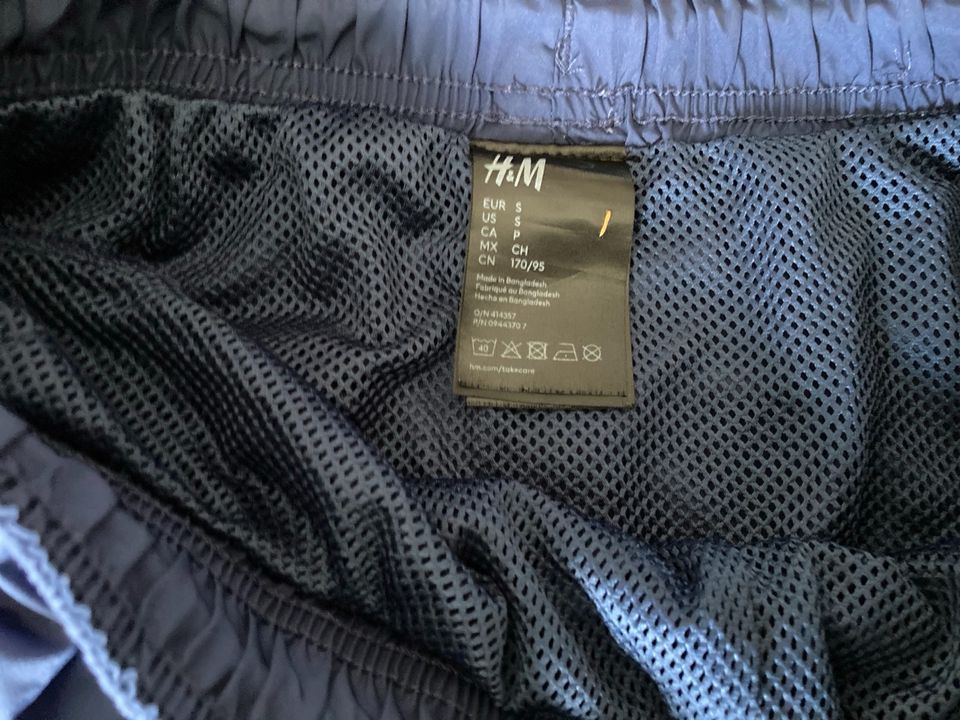 Badehose H&M blau S wie neu Badeshorts Herren in Neunkirchen-Seelscheid