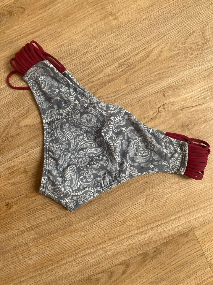 Neue, unbenutzte Bikini Hose grau weiß weinrot in Winsen (Luhe)