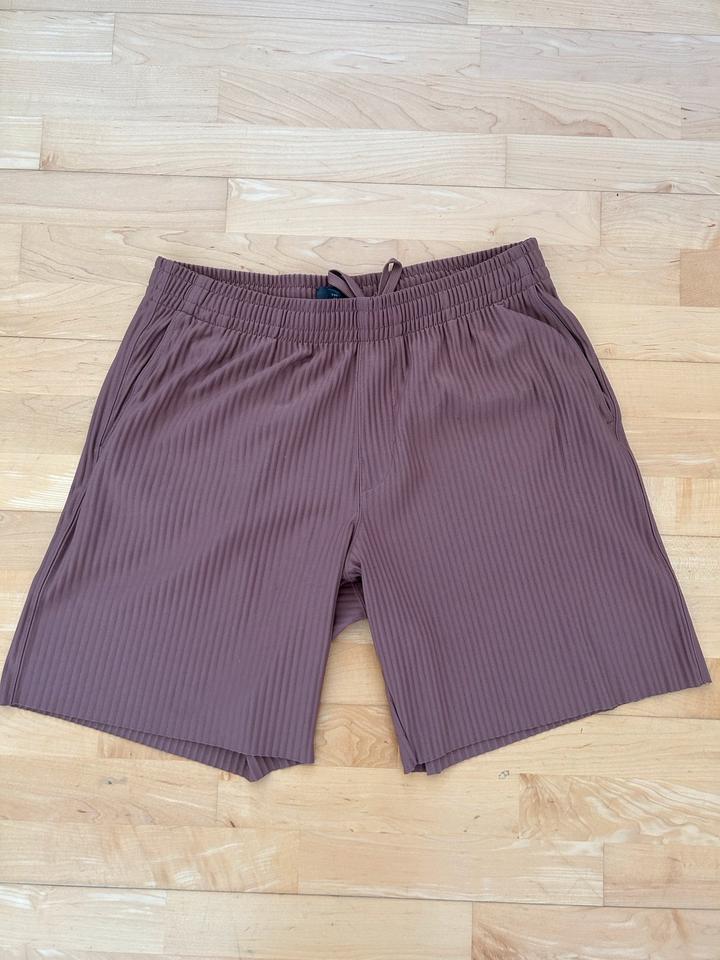 Braune Lockere Stoffshorts für Herren von H&M / Gr. M in Büchlberg