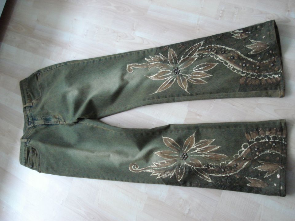 Designer-Jeans 36-38 khaki m. Applikation leicht ausgestellt elas in Bocholt