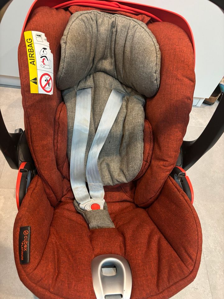 Cybex Platinum Babyschale + Isofix in Tettnang