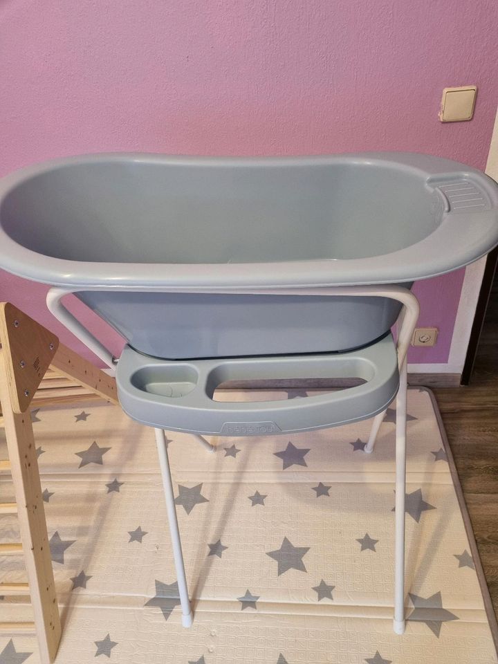 Babybadewanne mit Gestell in Dormagen