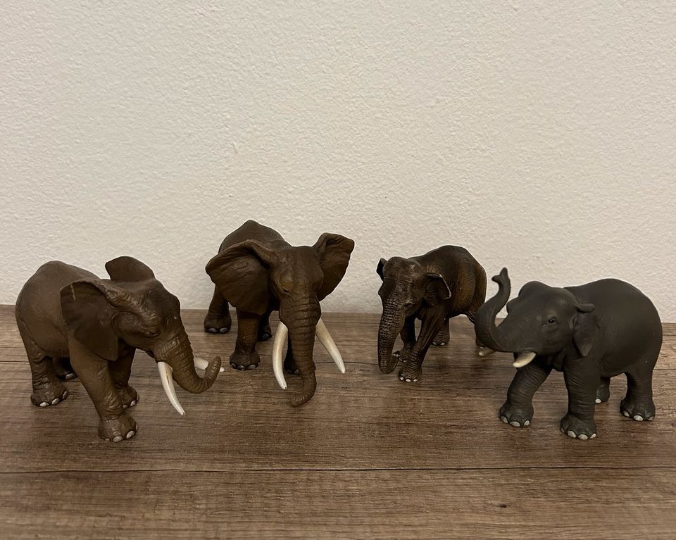 Schleich 4 große Elefanten 3 mit Stoßzähnen als Herde in Rahden