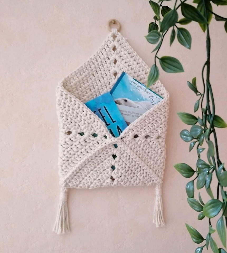 Makramee Hängeutensilo Wandtasche Wandbehang gehäkelt natur Boho in Bassum