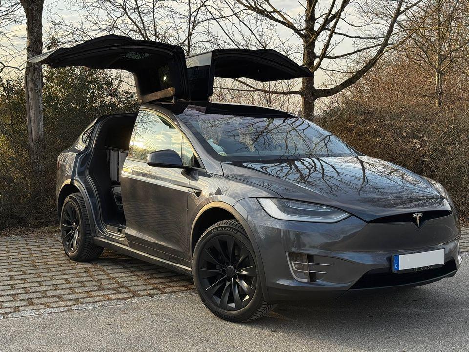 Abbildung des Autos Tesla Model X Long Range…