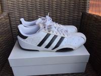 ADIDAS Sneaker Schuhe Größe 42 2/3 Weiß Schwarz TOP Niedersachsen - Herzlake Vorschau