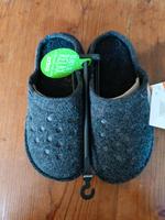 Crocs Classic Slipper Hausschuhe Größe 35 neu Niedersachsen - Suderburg Vorschau