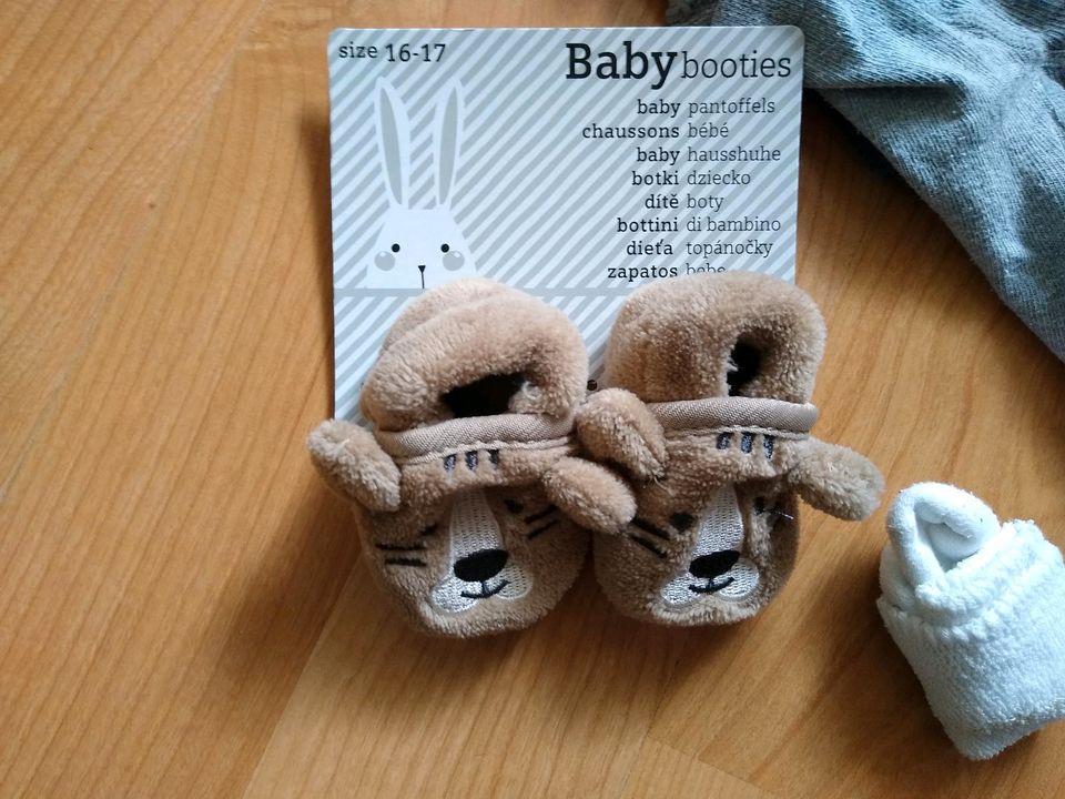 Neugeborenenkleiderpaket 60 Teile Schlafsack Wickelbody Pumphose in Berlin