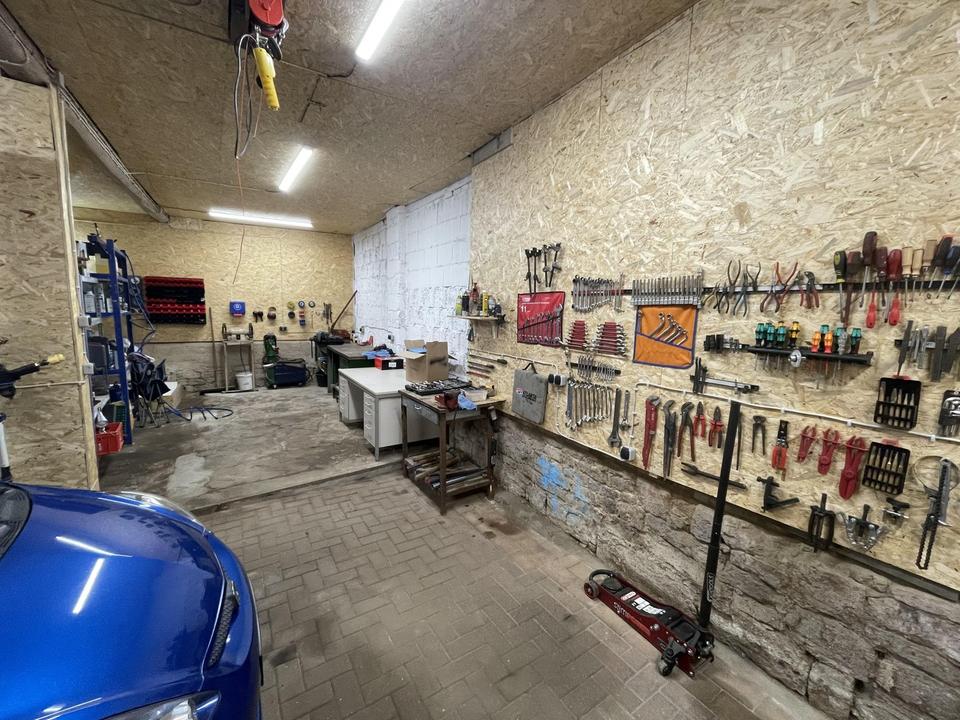 Haus und Hof mit gehobener Innenausstattung und Werkstatt in Bad Kösen
