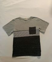 H&M T-Shirt Jungen Gr. 146-152 grau-schwarz-gestreift Hessen - Kassel Vorschau