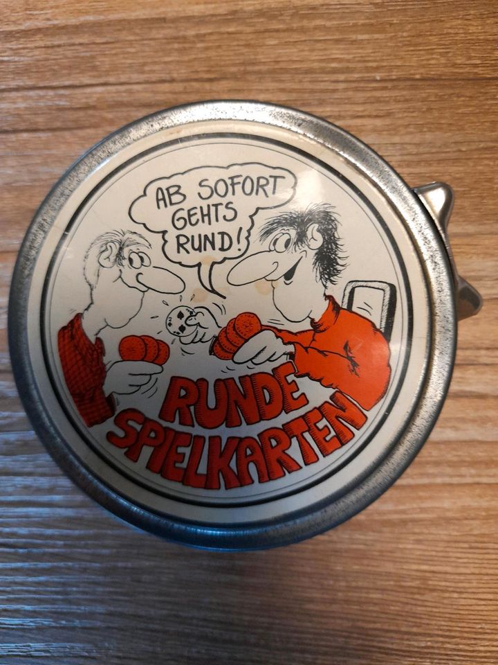 Vintage Rundes Kartenspiel in Blechdose in Oer-Erkenschwick