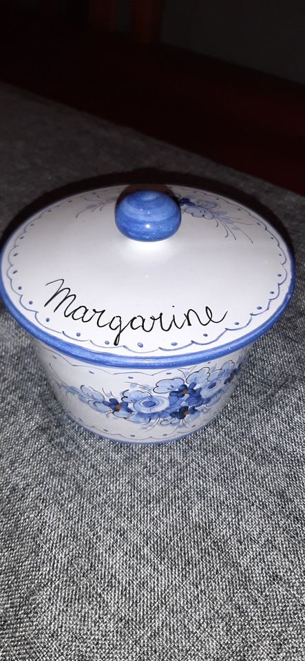 älterer Margarine Topf mit Deckel, Keramik in Hünxe