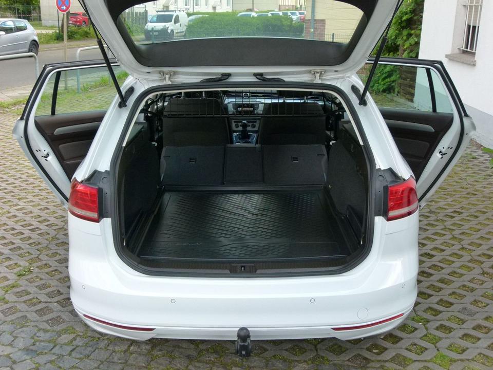 Volkswagen Passat Variant TSI 1.Hand LED TÜV 2027 +GARANTIE in Taucha