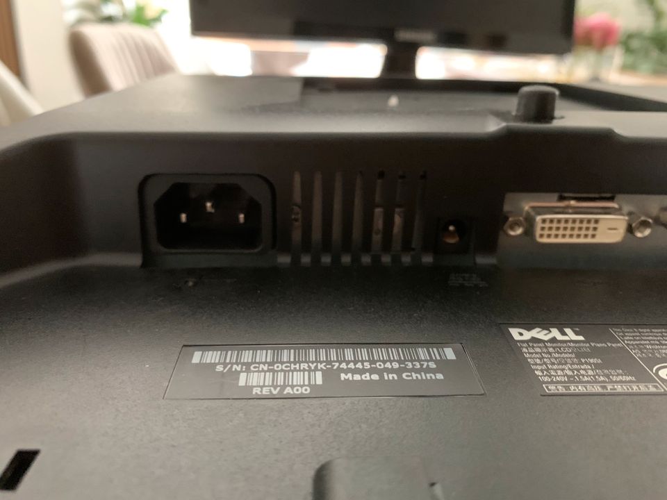 Dell Monitor P1900St sehr guter Zustand mit DVI Kabel in Barsbüttel