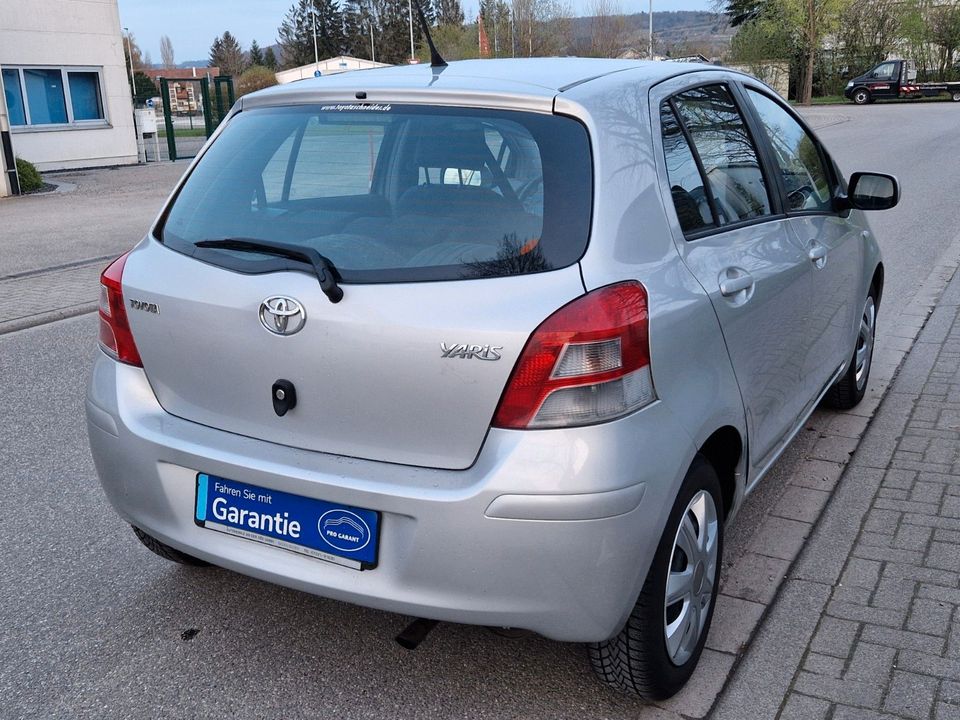 Toyota Yaris Life Automatik Getriebe TÜV NEU Klima Eur5 in Kippenheim