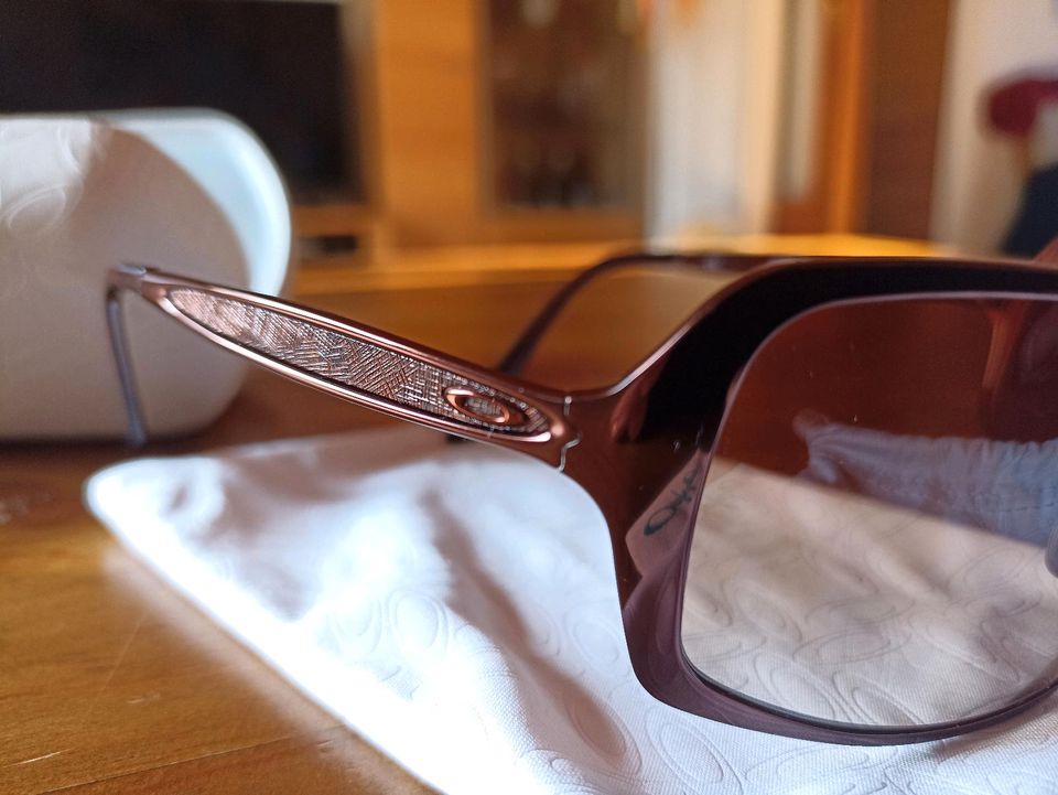 Sonnenbrille Damen Oakley in Königstein im Taunus