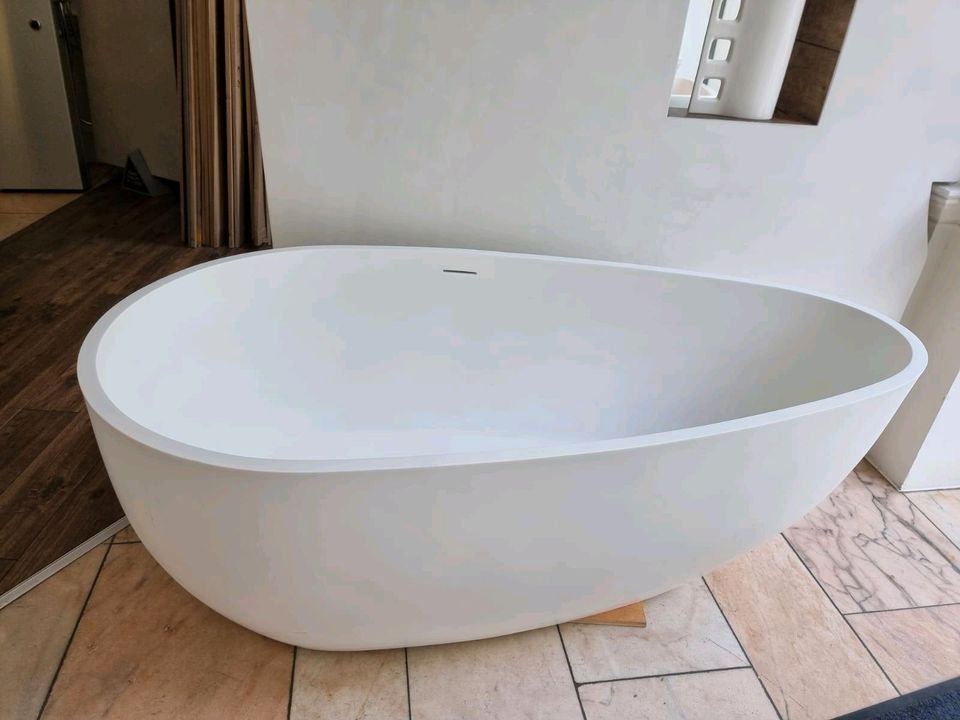 Solidsurface Badewanne Sydney - neu in Wiesbaden