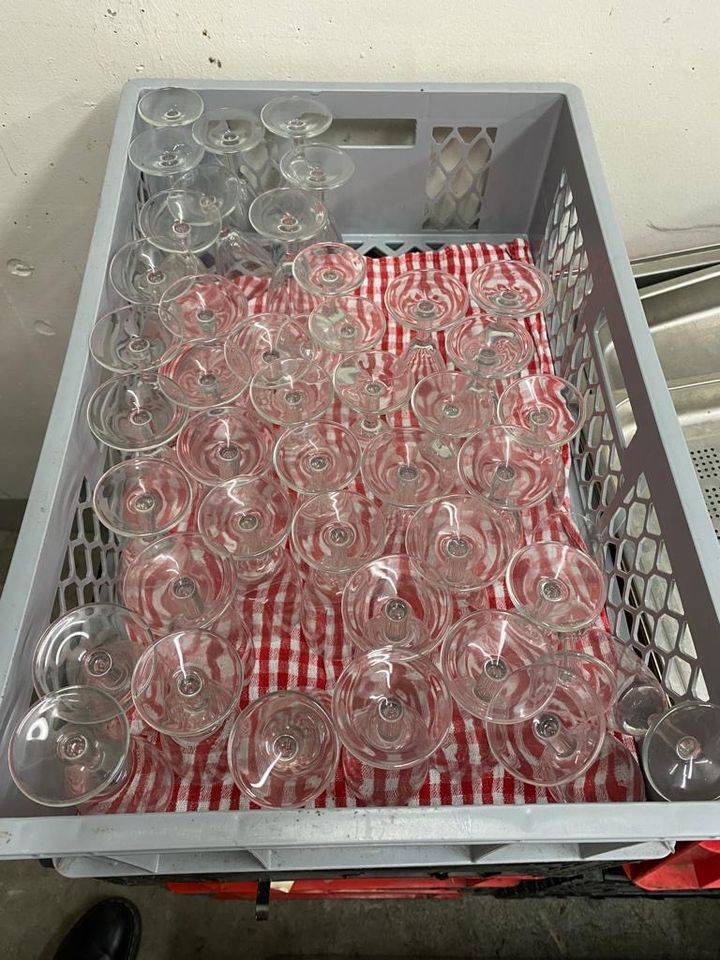 Viele Gläser Sektgläser für Gastro, Veranstaltung Party in Hamburg