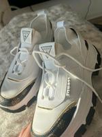 Guess Sportschuhe original Größe 40 Niedersachsen - Oldenburg Vorschau