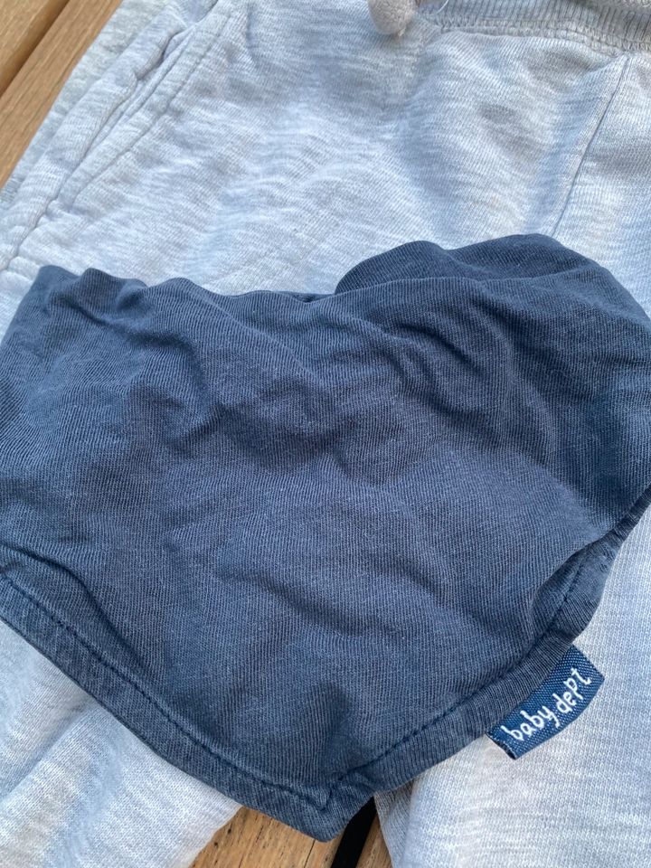 Paket H&M 4 Jogging Hosen Gr. 74/80/86 & 2 Stück Halstuch in Großkrotzenburg