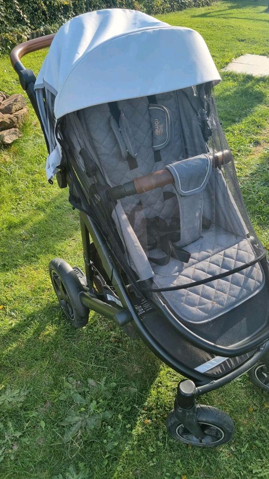 Römer Britax Smile 3 Buggy, Kinderwagen, Babywanne, Set in Neuhausen