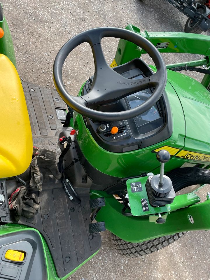 John Deere 3038E Kommunaltraktor mit Frontlader, Abgasstufe V in Barsinghausen