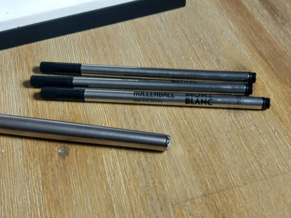 MONTBLANC Silber Farbe Kugelschreiber & Ersatz/Refills in Offenbach