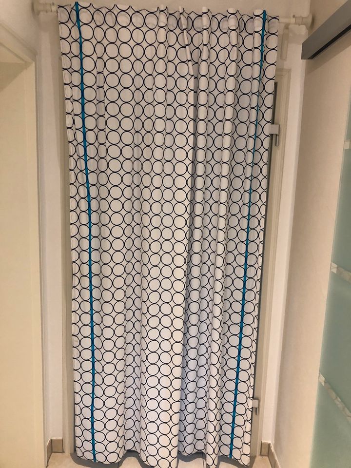 Tür Vorhang Stoff blau weiß schwarz Stoffreste in Illingen