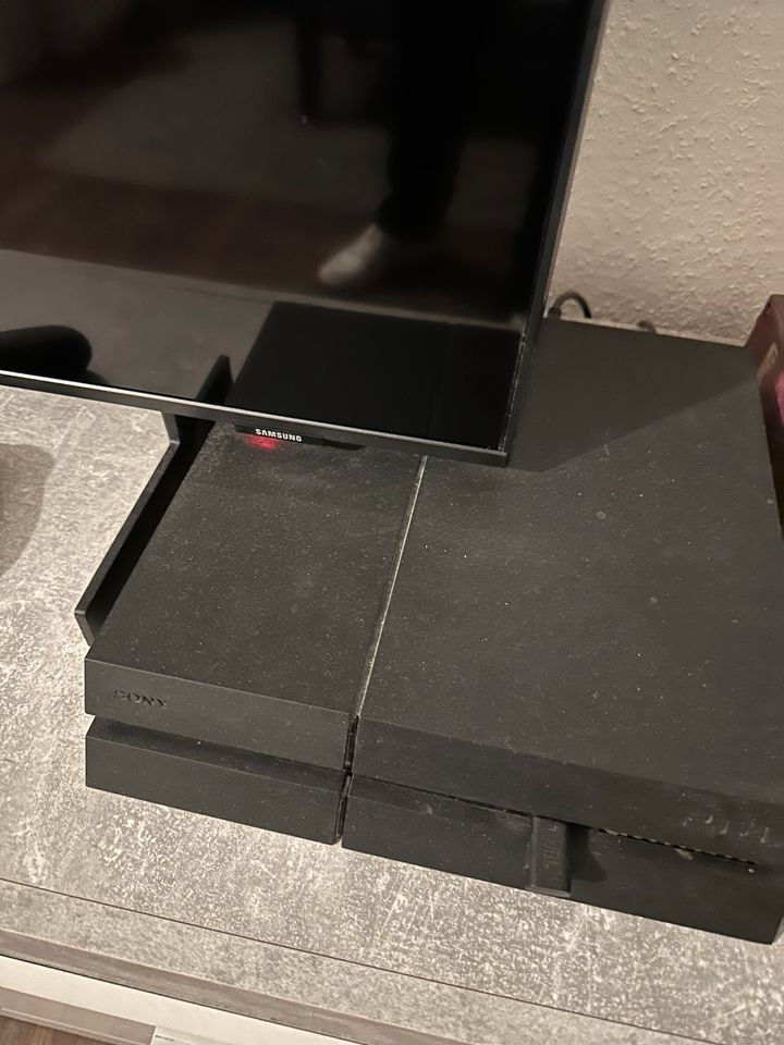 PlayStation 4 mit Zubehör in Wuppertal