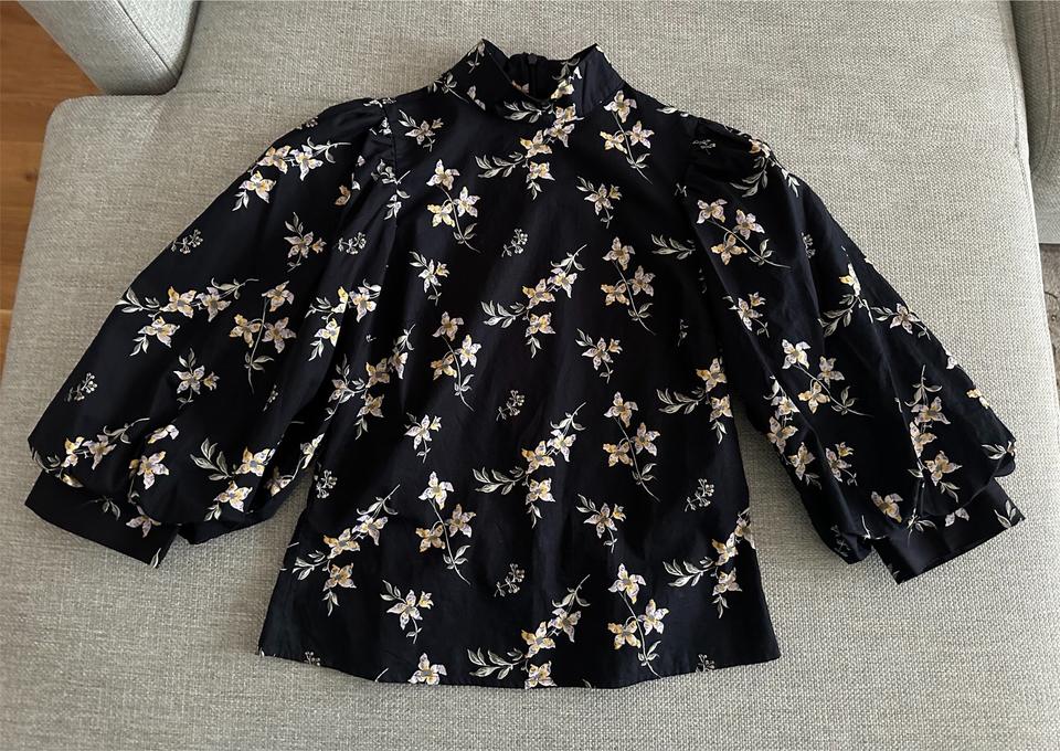 Levi’s Bluse XS schwarz Blumen Trompetenärmel NEU !!! in Berlin